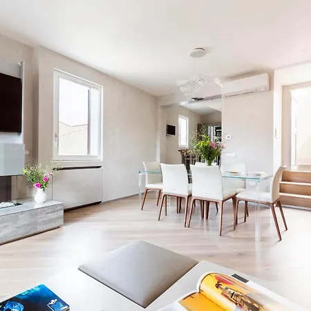 Exclusive Rooftop-designd Appartement Rome